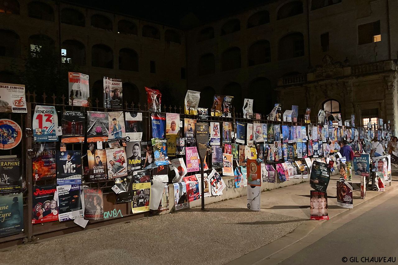 Avignon Festival 2024 - rue des Lices © Gil Chauveau.